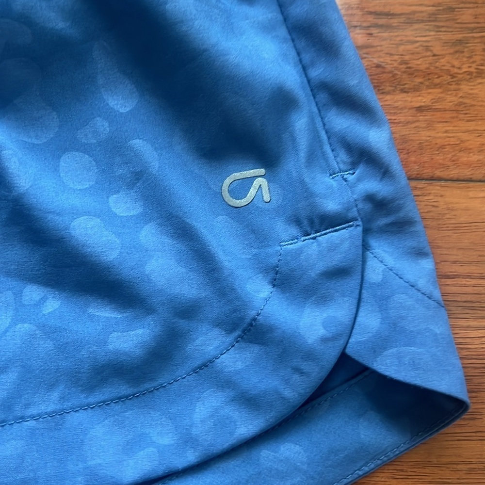 GapFit Size XS Petite Leopard Print Blue Shorts - Picture 2 of 7